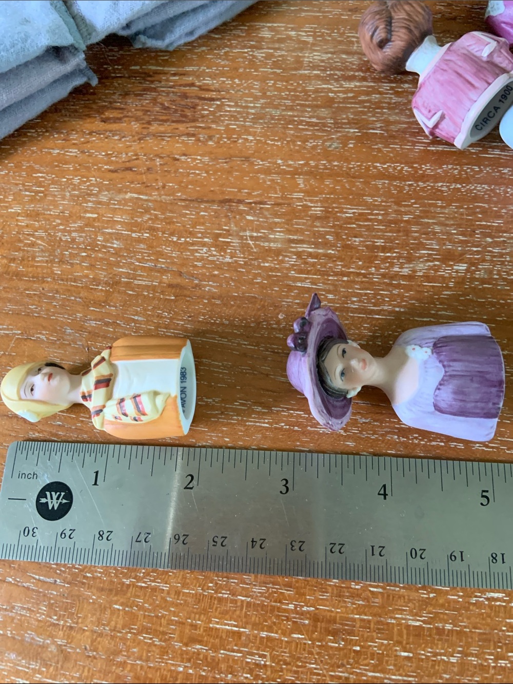 1980s Avon Set of 8 Pastel Porcelain Thimbles - Picture 14 of 16
